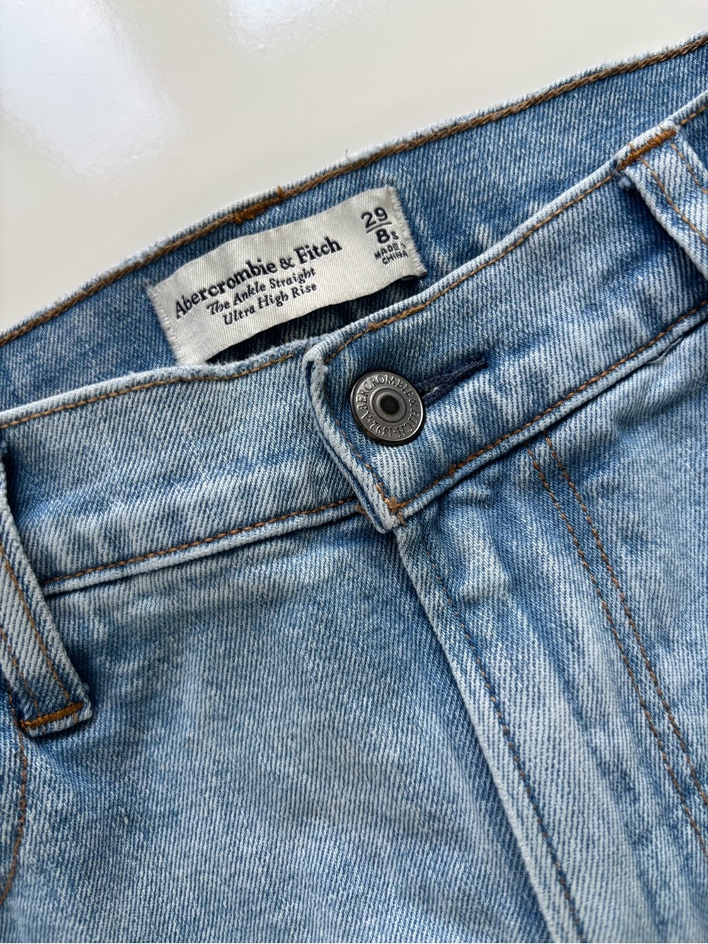 Abercrombie & Fitch Light Wash Ankle Straight Ultra High Rise Size 8S or 29 - Picture 6 of 10